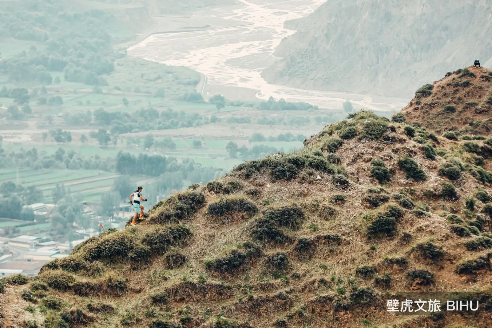 Tongde Plateau Trail